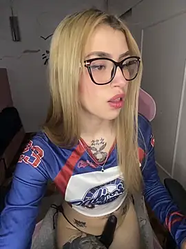PrettyAshley  online show from May 2026 07:14:01 PM