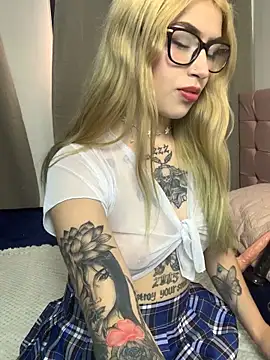 Snapshot of PrettyAshley_ chatting on June 2026 07:41:01 PM PrettyAshley online show from June 2026 07:41:01 PM