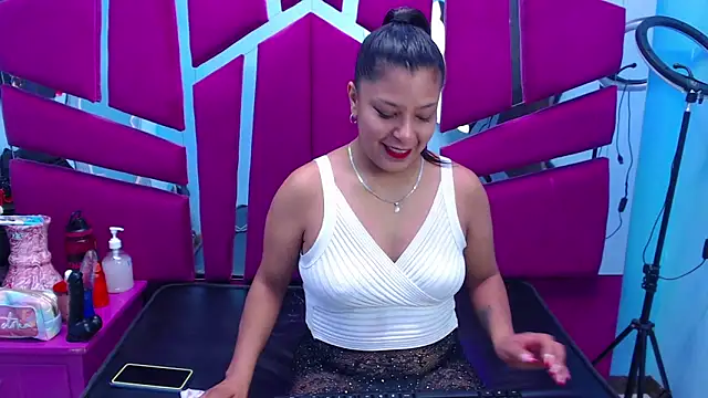 Carolina Suarez  online show from November 2025 02:12:02 AM