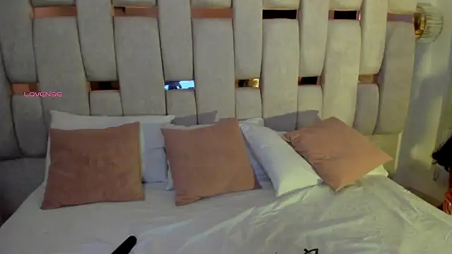 charlotte line online show from December 2025 06:09:01 PM