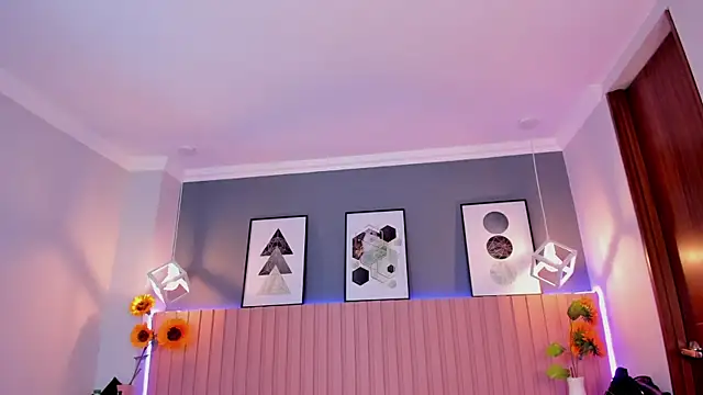 Nina Ford online show from November 2025 07:13:02 PM