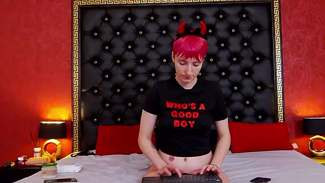 Luna Devil  online show from February 2026 08:30:02 PM