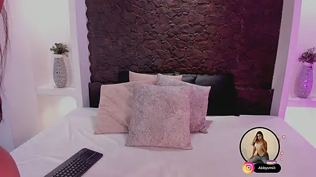 aby smiith  online show from January 2026 07:31:02 PM