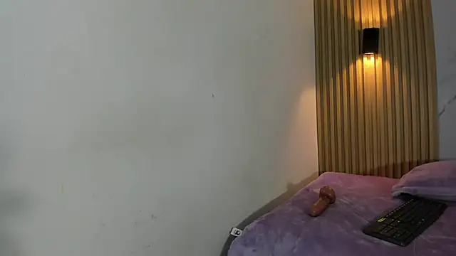 Valentinaliux  online show from November 2025 07:58:02 PM