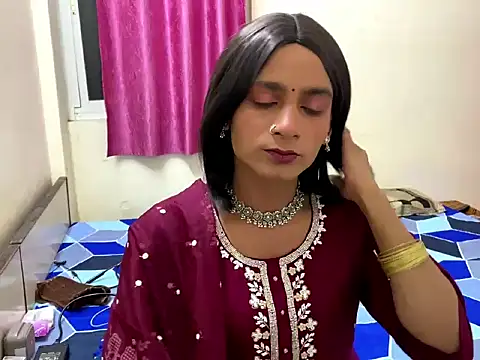 Snapshot of LuvLayla chatting on October 2025 12:14:01 AM LuvLayla online show from October 2025 12:14:01 AM