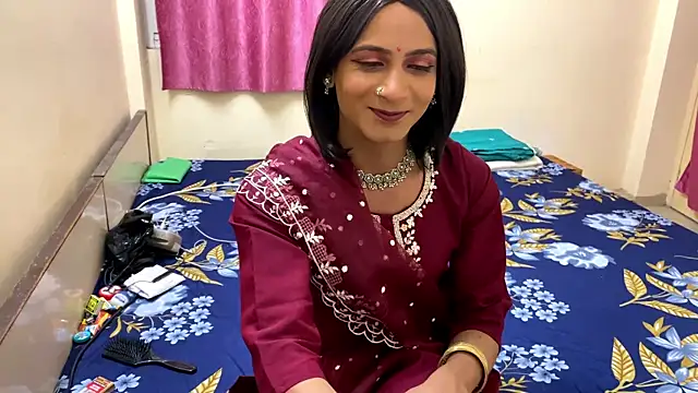 Snapshot of LuvLayla chatting on October 2025 06:07:01 PM LuvLayla online show from October 2025 06:07:01 PM