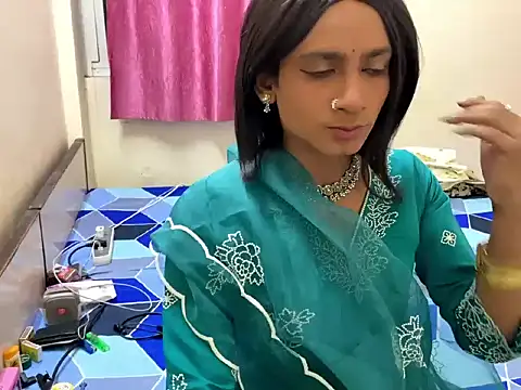 Snapshot of LuvLayla chatting on October 2025 06:21:01 PM LuvLayla online show from October 2025 06:21:01 PM