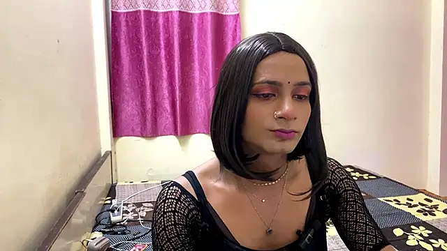 Snapshot of LuvLayla chatting on September 2025 05:07:01 PM LuvLayla online show from September 2025 05:07:01 PM