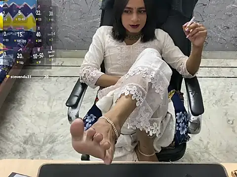 LuvLayla online show from July 2026 06:04:02 PM