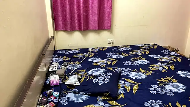 Snapshot of LuvLayla chatting on October 2025 05:58:02 PM LuvLayla online show from October 2025 05:58:02 PM