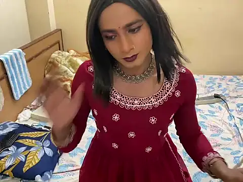 LuvLayla online show from February 2026 08:00:02 PM