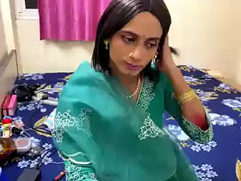 Snapshot of LuvLayla chatting on November 2025 10:46:02 PM LuvLayla online show from November 2025 10:46:02 PM