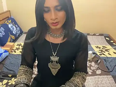LuvLayla online show from April 2026 08:44:02 PM