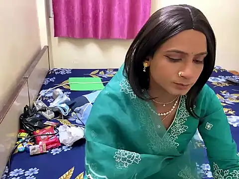 Snapshot of LuvLayla chatting on October 2025 04:19:01 PM LuvLayla online show from October 2025 04:19:01 PM