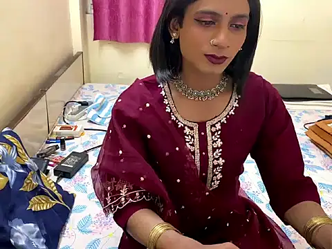 Snapshot of LuvLayla chatting on November 2025 06:30:02 PM LuvLayla online show from November 2025 06:30:02 PM