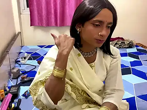 Snapshot of LuvLayla chatting on October 2025 06:21:01 PM LuvLayla online show from October 2025 06:21:01 PM