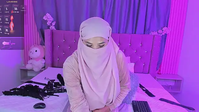 Snapshot of Nayla-Mouna chatting on April 2026 08:10:02 AM Nayla-Mouna online show from April 2026 08:10:02 AM