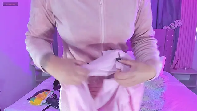 Nayla-Mouna online show from March 2026 07:40:01 PM