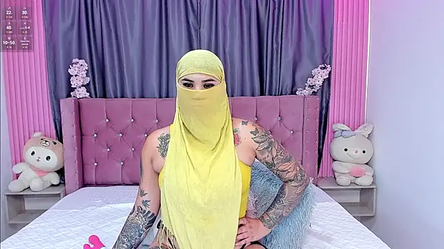 Nayla-Mouna online show from October 2025 07:46:01 PM