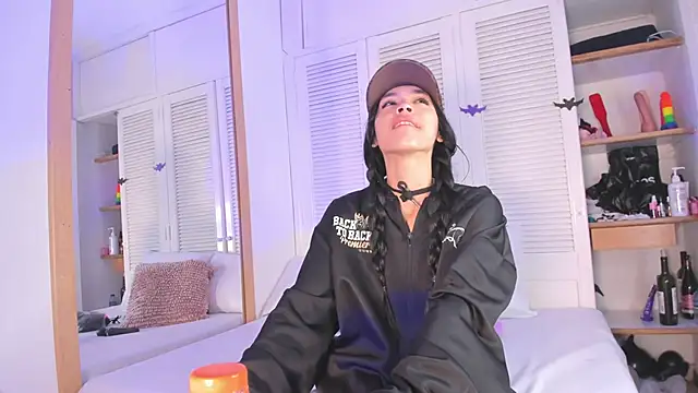 ALICESANDOVAL online show from February 2026 11:29:02 AM