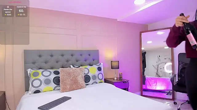 Snapshot of ALICESANDOVAL chatting on November 2025 11:22:02 AM ALICESANDOVAL online show from November 2025 11:22:02 AM