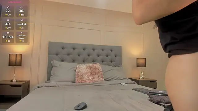 Snapshot of ALICESANDOVAL chatting on October 2025 11:22:02 AM ALICESANDOVAL online show from October 2025 11:22:02 AM