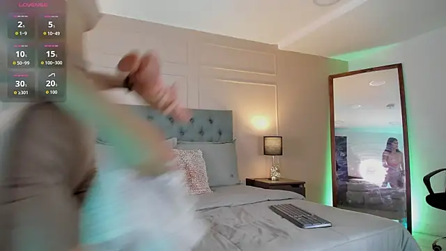 Snapshot of ALICESANDOVAL chatting on October 2025 11:19:01 AM ALICESANDOVAL online show from October 2025 11:19:01 AM