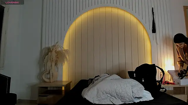 ALICESANDOVAL online show from April 2026 11:38:01 AM