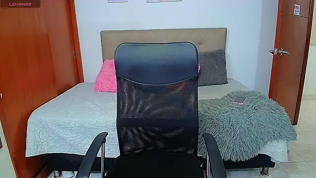 Eva contrer7 online show from October 2025 02:32:01 AM