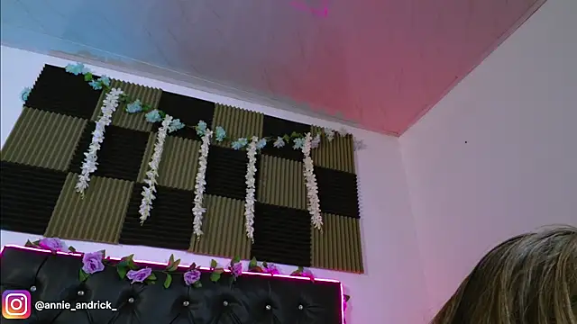  leda swan  online show from July 2026 10:33:01 AM