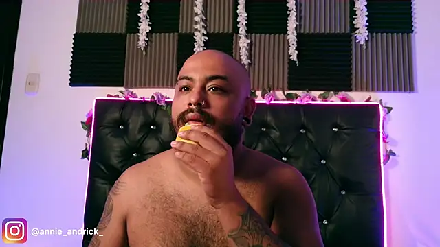  leda swan  online show from March 2026 11:08:01 AM