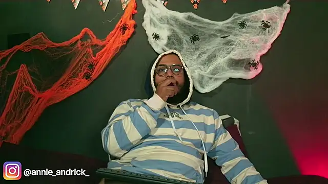 Snapshot of _leda_swan_ chatting on October 2025 01:21:02 PM leda swan online show from October 2025 01:21:02 PM