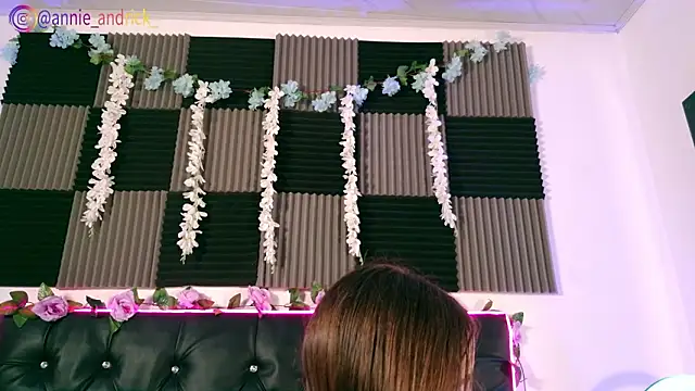  leda swan  online show from March 2026 01:30:01 PM