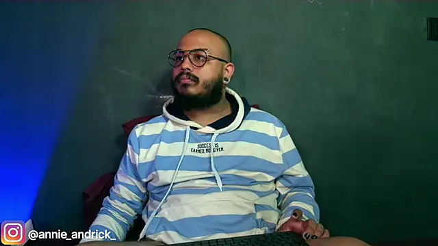 Snapshot of _leda_swan_ chatting on November 2025 12:31:02 PM leda swan online show from November 2025 12:31:02 PM