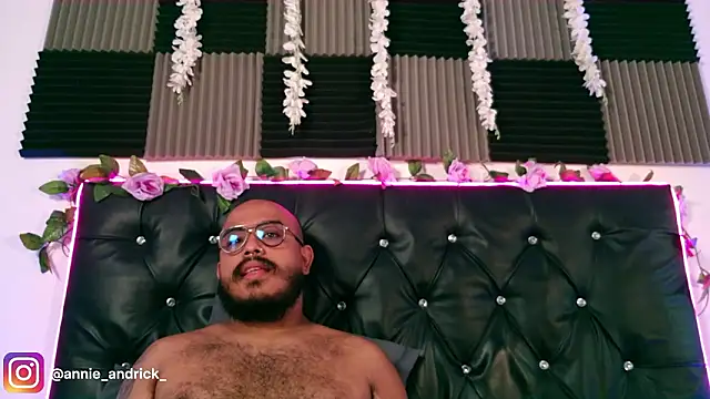  leda swan  online show from March 2026 01:38:02 PM