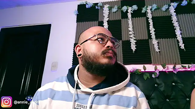  leda swan  online show from March 2026 11:01:01 AM