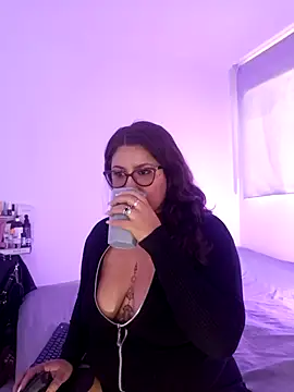 Snapshot of Vesper_Vixen chatting on November 2025 03:56:02 PM Vesper Vixen online show from November 2025 03:56:02 PM