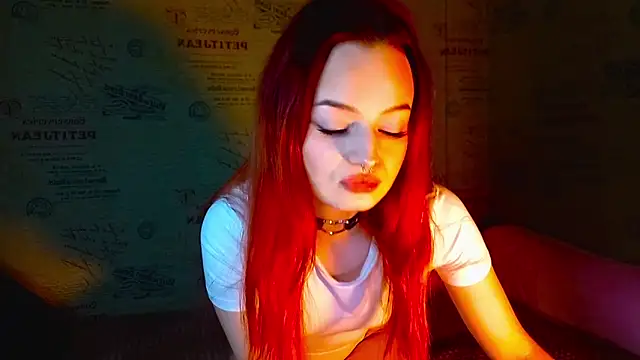 Snapshot of emi_less chatting on October 2025 05:03:02 PM emi less online show from October 2025 05:03:02 PM