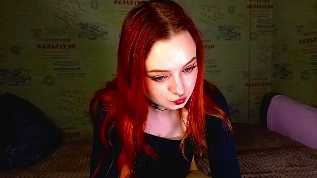 Snapshot of emi_less chatting on October 2025 04:07:02 PM emi less online show from October 2025 04:07:02 PM