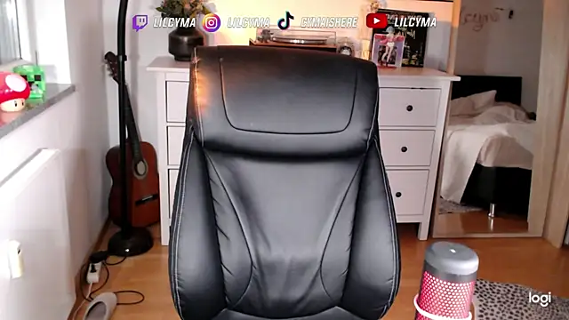 Snapshot of cymaishere chatting on October 2025 05:21:02 PM cymaishere online show from October 2025 05:21:02 PM
