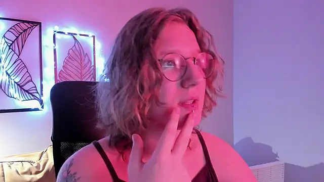 Hailey Foxy online show from November 2025 09:01:01 AM