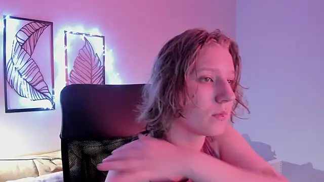 Hailey Foxy online show from November 2025 09:30:01 AM