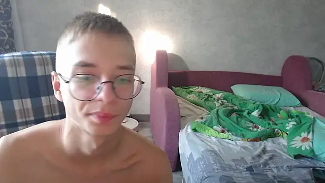 glasses cat online show from September 2025 05:57:01 AM