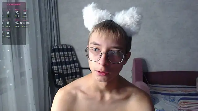 glasses cat online show from October 2025 08:50:02 PM