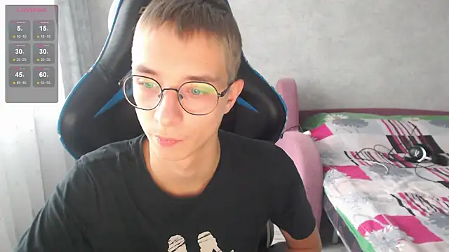 glasses cat online show from November 2025 10:05:02 AM