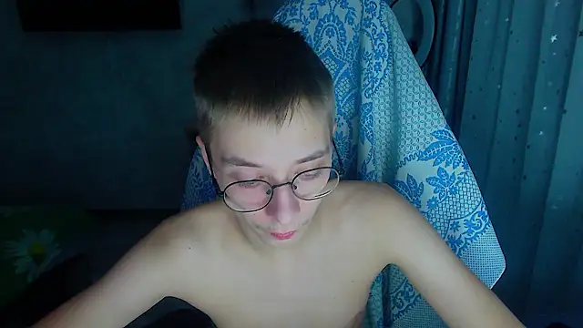 Snapshot of glasses_cat chatting on February 2026 10:20:01 PM glasses cat online show from February 2026 10:20:01 PM