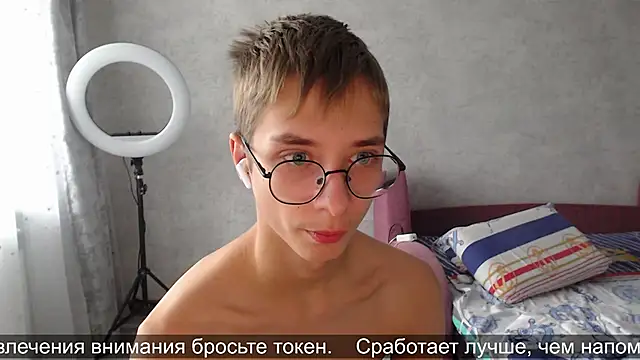 glasses cat online show from November 2025 09:46:02 AM