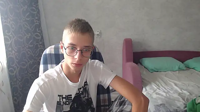 glasses cat online show from September 2025 07:48:01 AM