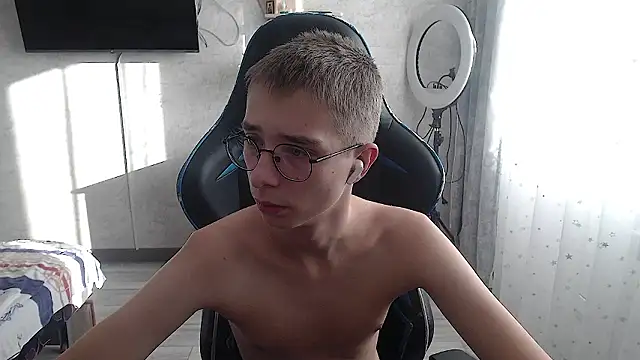 Snapshot of glasses_cat chatting on February 2026 11:19:02 AM glasses cat online show from February 2026 11:19:02 AM