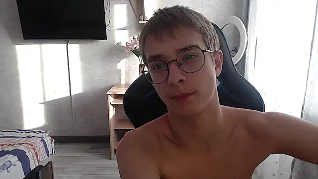 Snapshot of glasses_cat chatting on January 2026 11:13:01 AM glasses cat online show from January 2026 11:13:01 AM